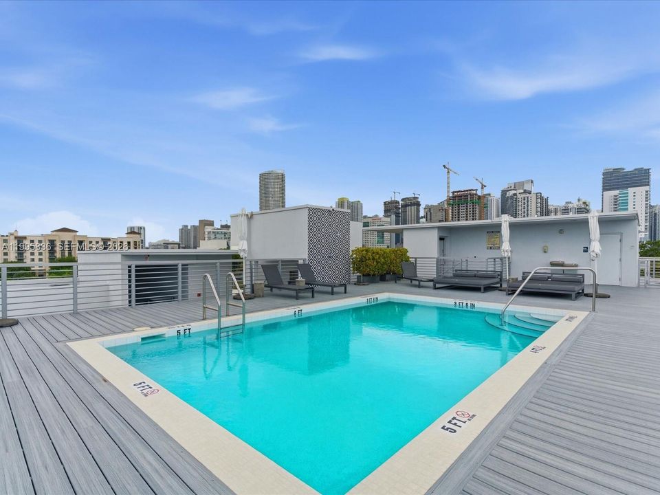 En Venta: $1,385,000 (4 camas, 4 baños, 2024 Pies cuadrados)