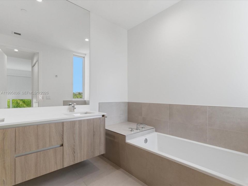 En Venta: $1,385,000 (4 camas, 4 baños, 2024 Pies cuadrados)