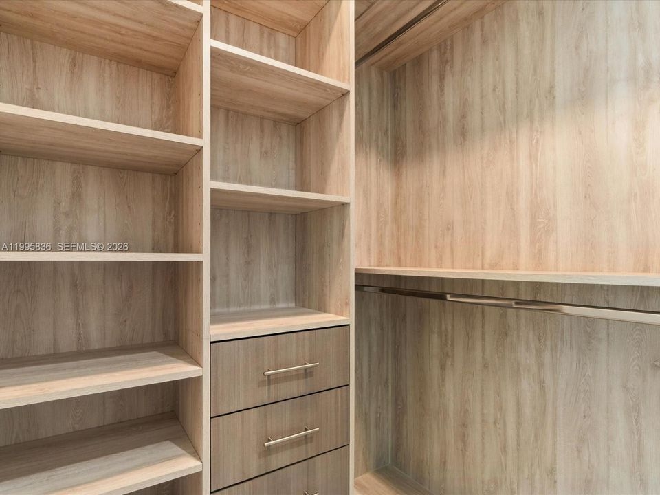 En Venta: $1,385,000 (4 camas, 4 baños, 2024 Pies cuadrados)