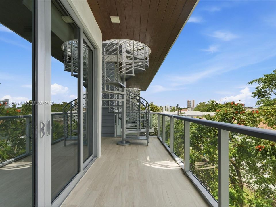 En Venta: $1,385,000 (4 camas, 4 baños, 2024 Pies cuadrados)