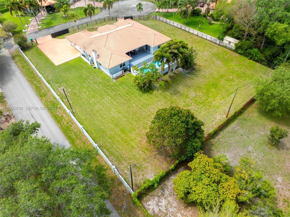En Venta: $2,700,000 (5 camas, 4 baños, 3847 Pies cuadrados)
