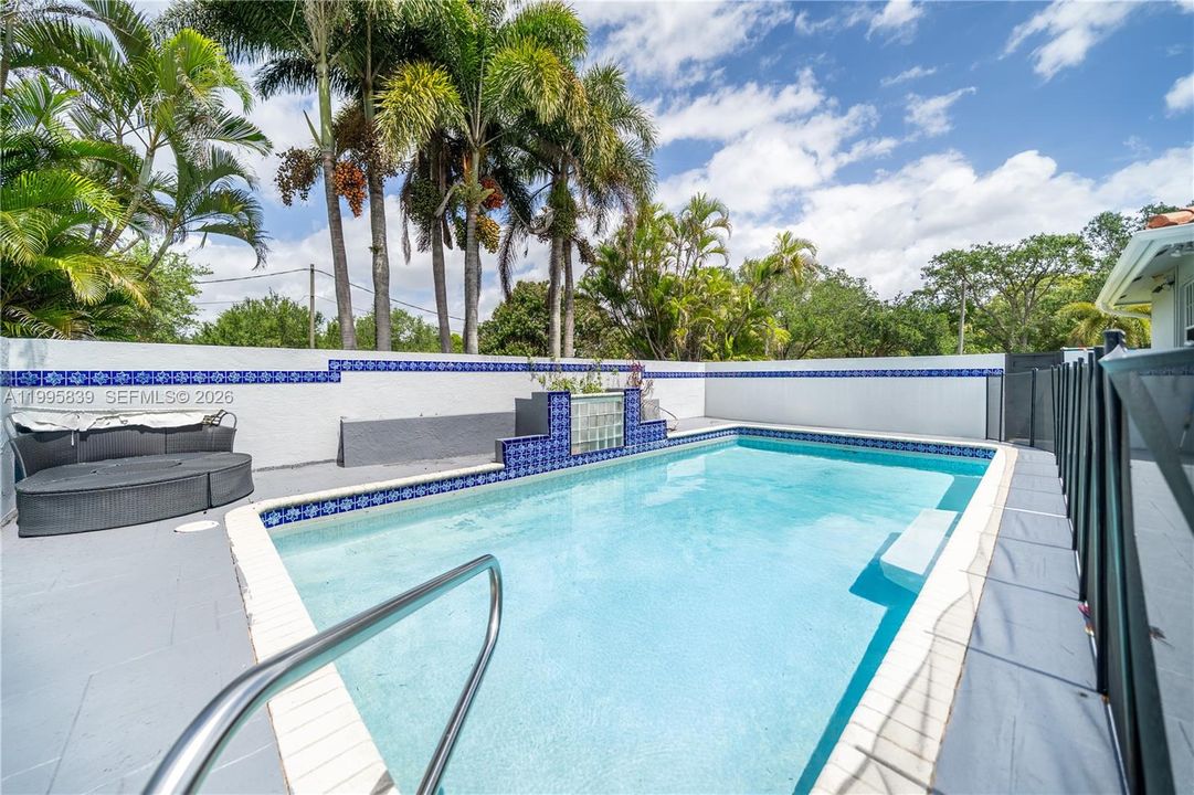 En Venta: $2,700,000 (5 camas, 4 baños, 3847 Pies cuadrados)