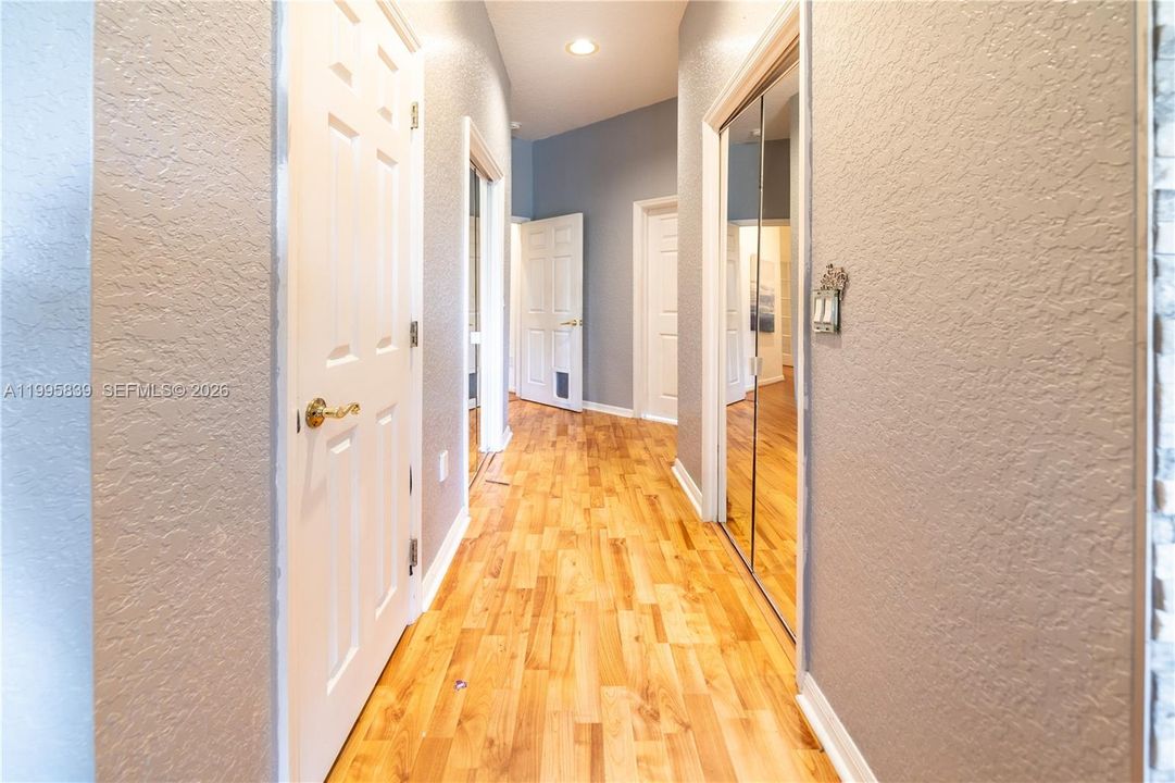 En Venta: $2,700,000 (5 camas, 4 baños, 3847 Pies cuadrados)