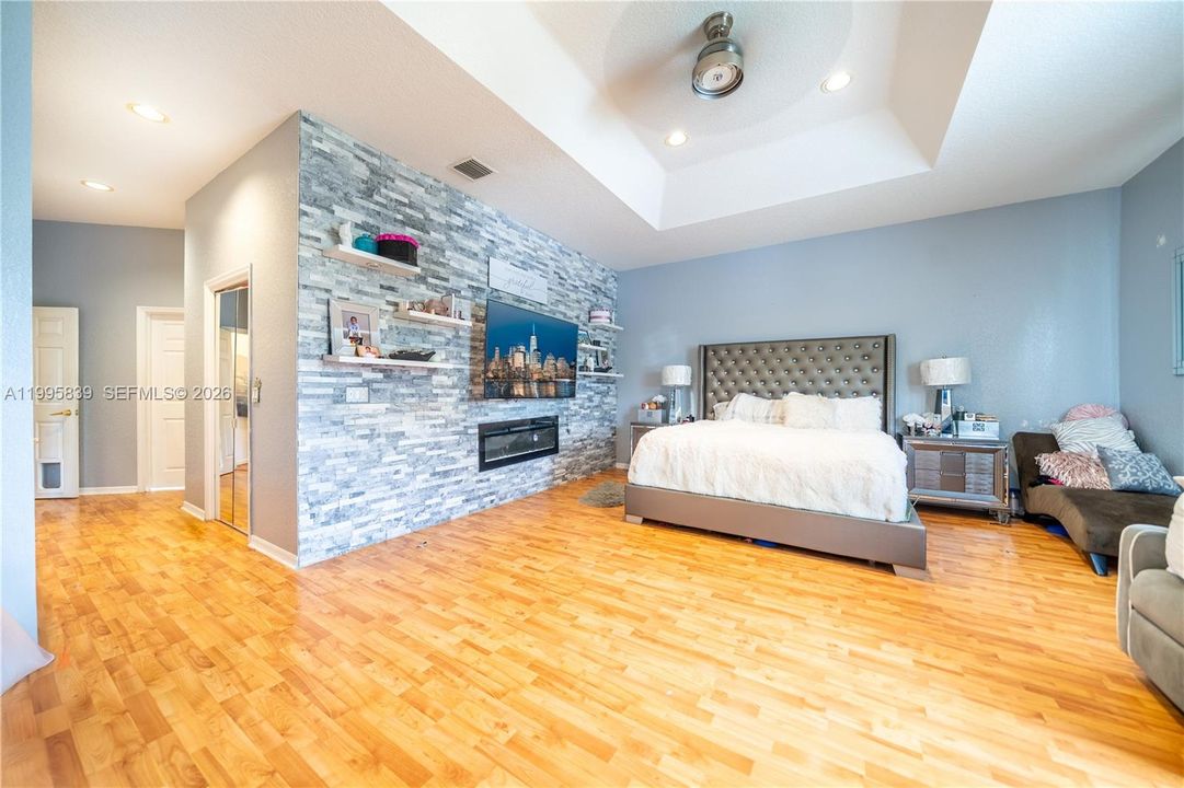 En Venta: $2,700,000 (5 camas, 4 baños, 3847 Pies cuadrados)