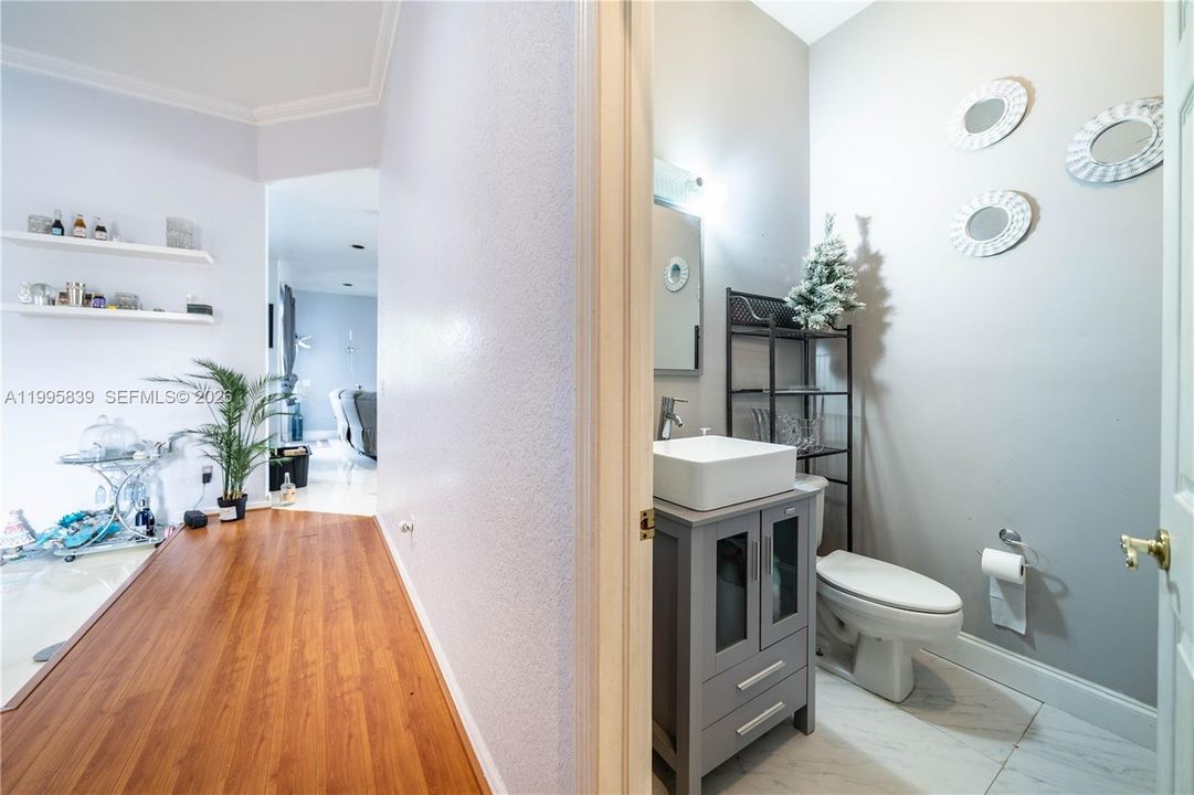 En Venta: $2,700,000 (5 camas, 4 baños, 3847 Pies cuadrados)