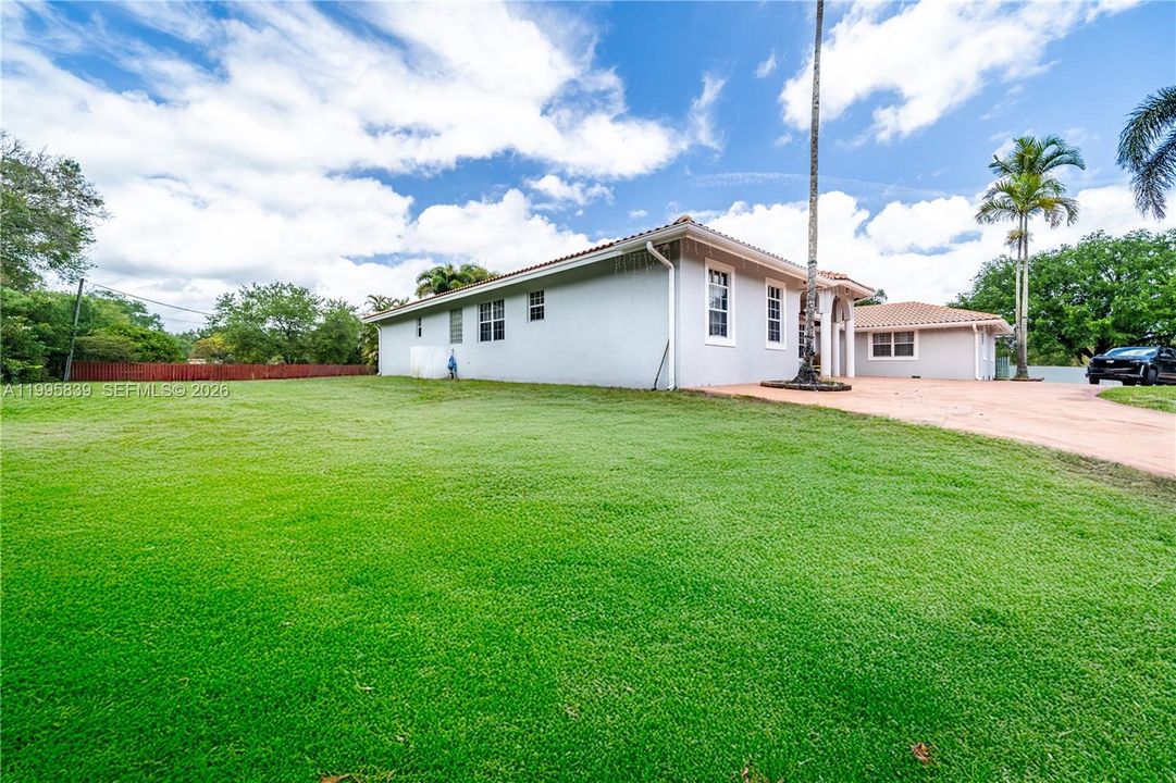 En Venta: $2,700,000 (5 camas, 4 baños, 3847 Pies cuadrados)