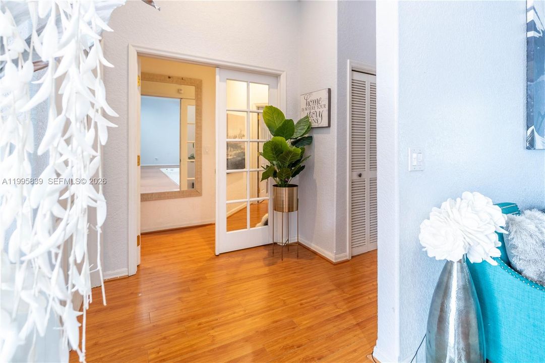 En Venta: $2,700,000 (5 camas, 4 baños, 3847 Pies cuadrados)