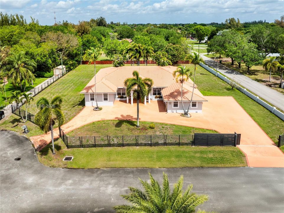 En Venta: $2,700,000 (5 camas, 4 baños, 3847 Pies cuadrados)