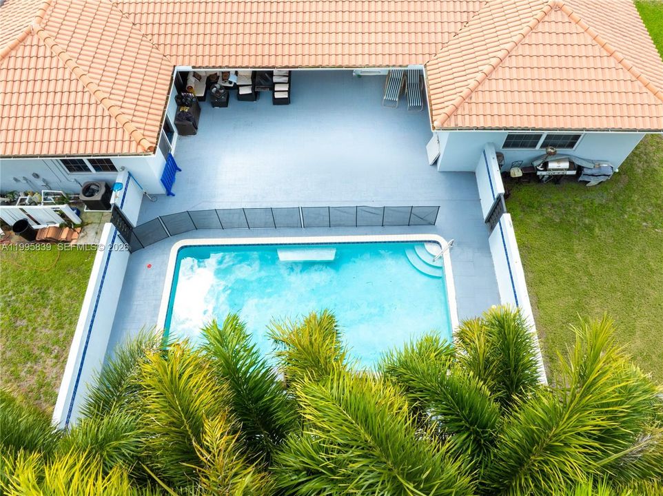 En Venta: $2,700,000 (5 camas, 4 baños, 3847 Pies cuadrados)