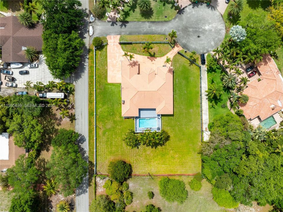 En Venta: $2,700,000 (5 camas, 4 baños, 3847 Pies cuadrados)