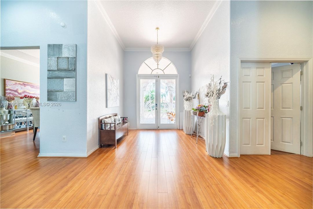En Venta: $2,700,000 (5 camas, 4 baños, 3847 Pies cuadrados)