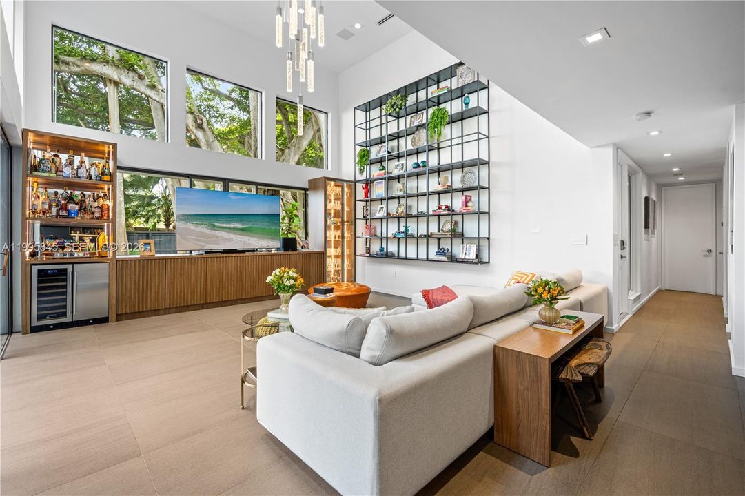 Active With Contract: $1,975,000 (3 beds, 3 baths, 2041 Square Feet)