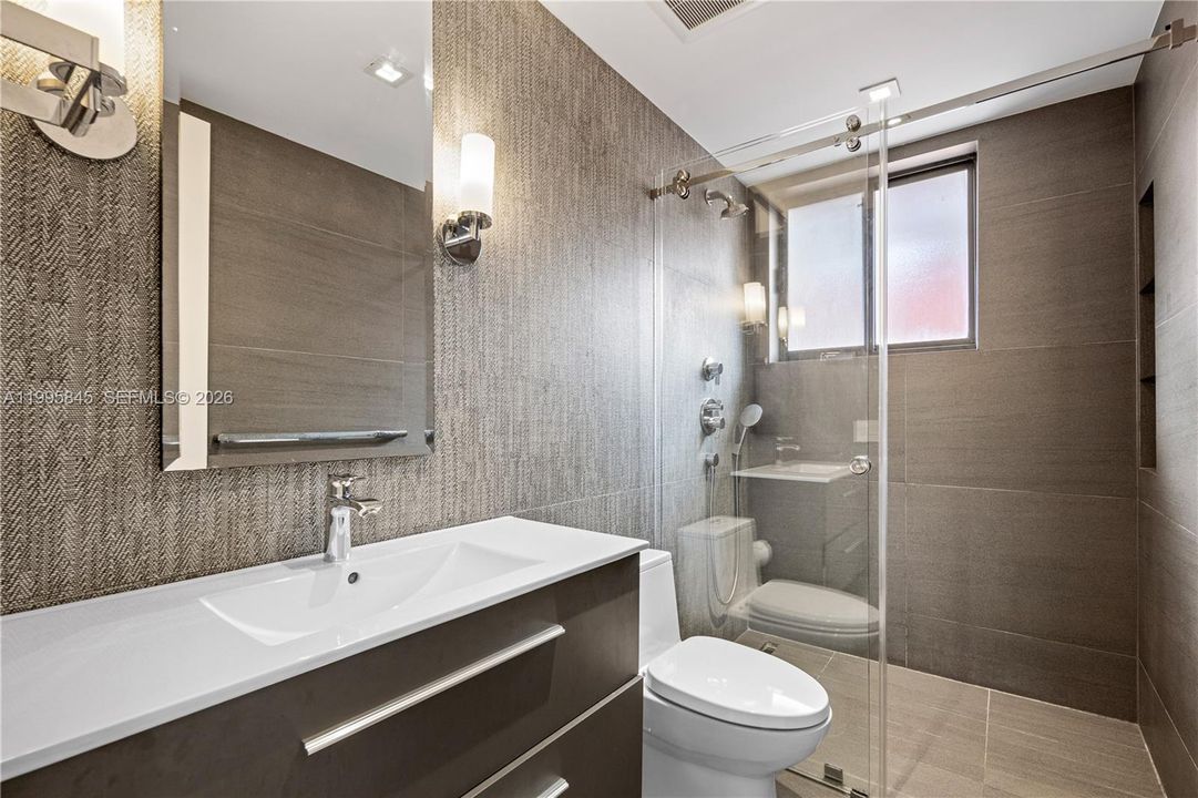 Active With Contract: $1,975,000 (3 beds, 3 baths, 2041 Square Feet)