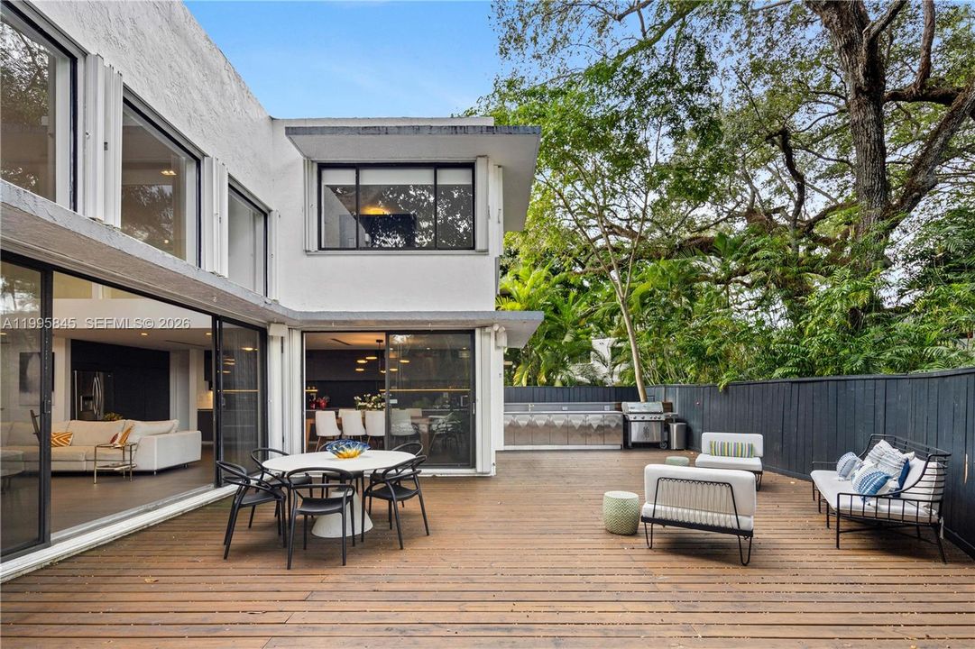 Active With Contract: $1,975,000 (3 beds, 3 baths, 2041 Square Feet)