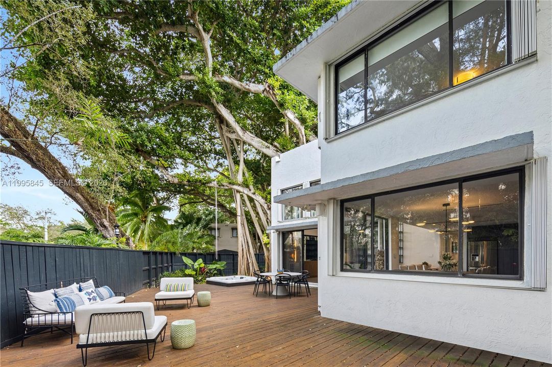 Active With Contract: $1,975,000 (3 beds, 3 baths, 2041 Square Feet)