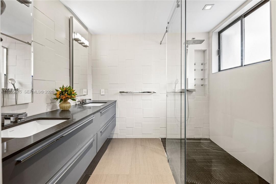Active With Contract: $1,975,000 (3 beds, 3 baths, 2041 Square Feet)