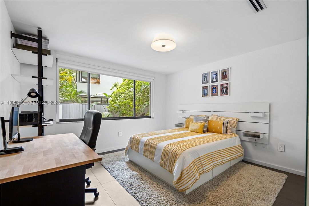 Active With Contract: $1,975,000 (3 beds, 3 baths, 2041 Square Feet)
