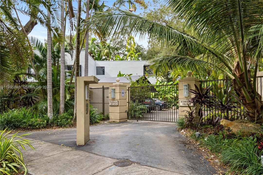 Active With Contract: $1,975,000 (3 beds, 3 baths, 2041 Square Feet)