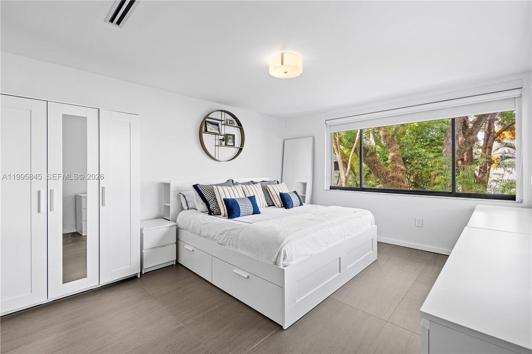 Active With Contract: $1,975,000 (3 beds, 3 baths, 2041 Square Feet)