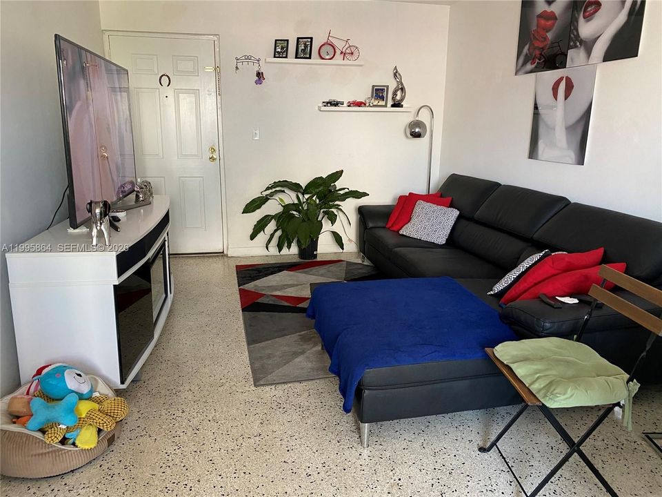 В аренду: $1,950 (2 спален, 1 ванн, 620 Квадратных фут)