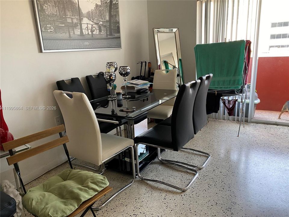 В аренду: $1,950 (2 спален, 1 ванн, 620 Квадратных фут)