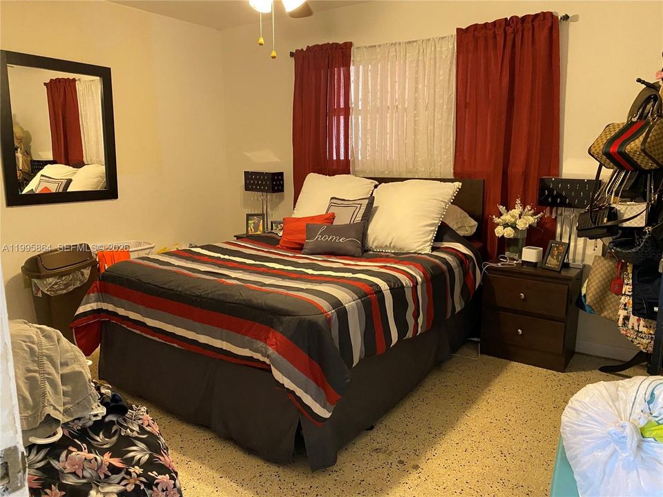 В аренду: $1,950 (2 спален, 1 ванн, 620 Квадратных фут)