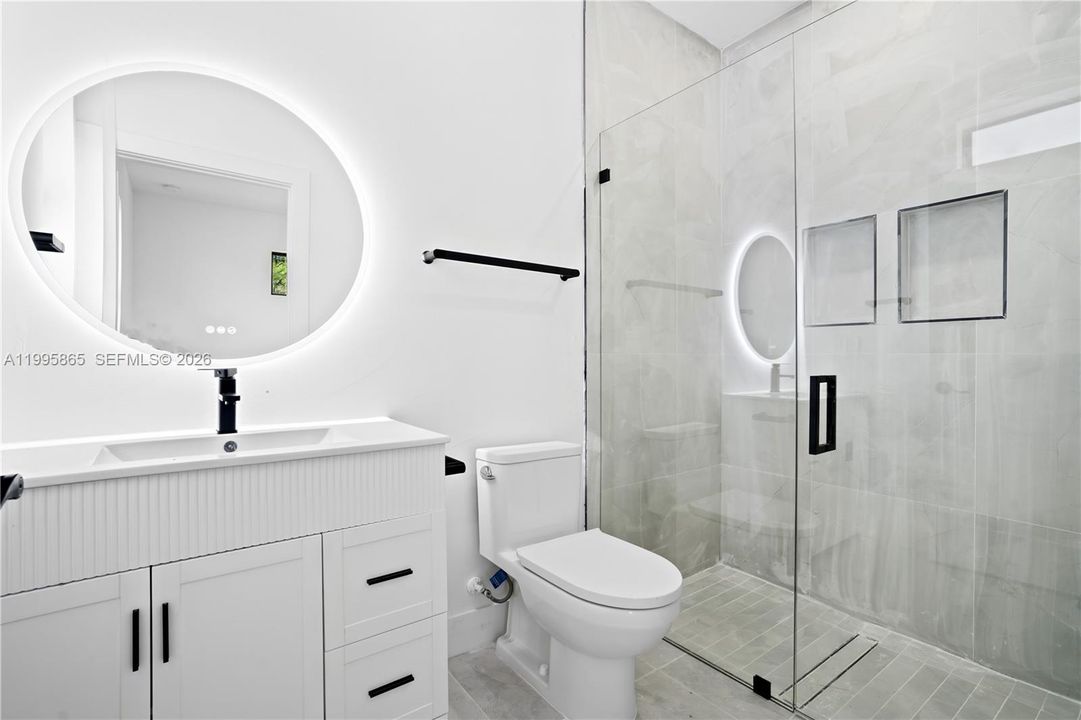 Под контрактом: $269,999 (3 спален, 2 ванн, 1325 Квадратных фут)