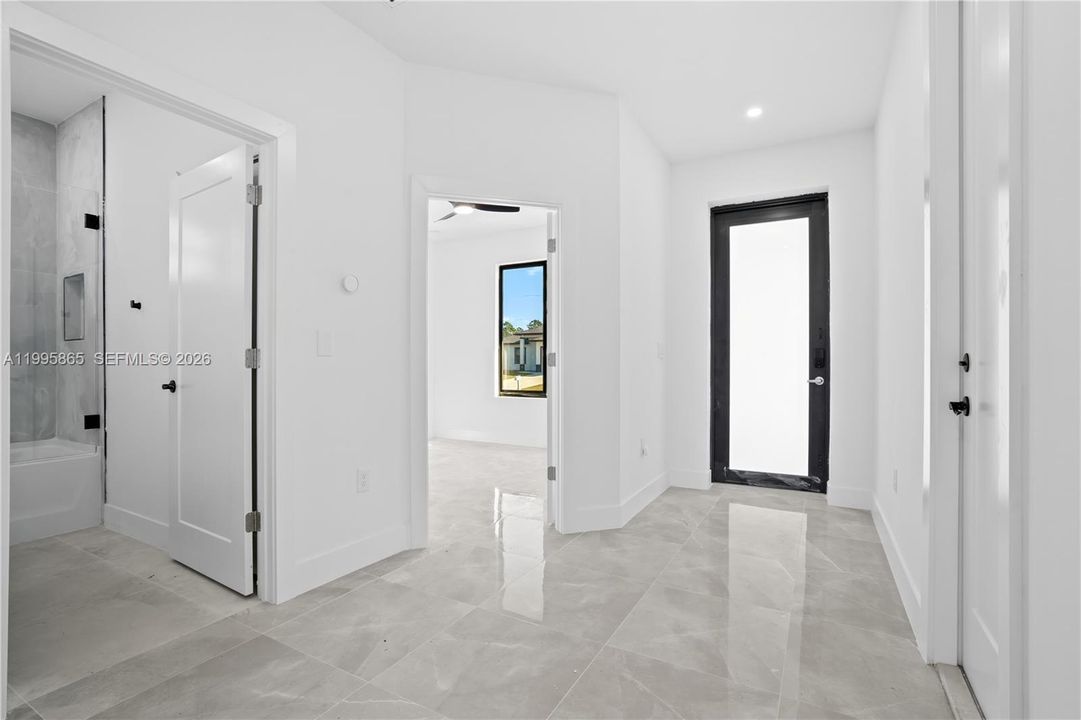 Под контрактом: $269,999 (3 спален, 2 ванн, 1325 Квадратных фут)