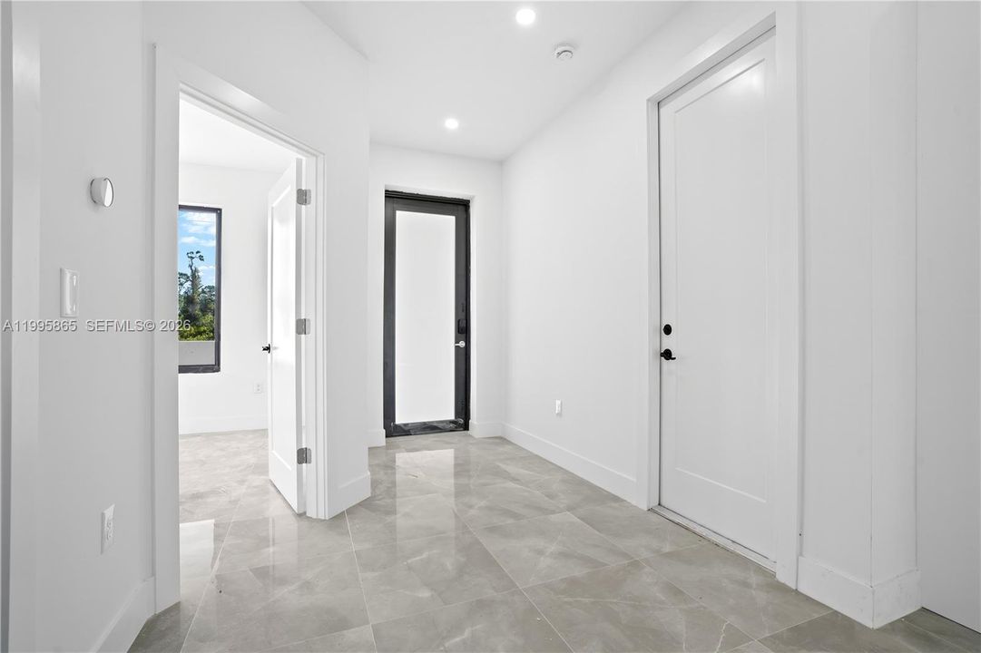 Под контрактом: $269,999 (3 спален, 2 ванн, 1325 Квадратных фут)
