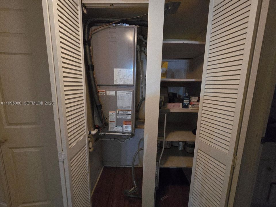 Под контрактом: $169,900 (1 спален, 1 ванн, 900 Квадратных фут)