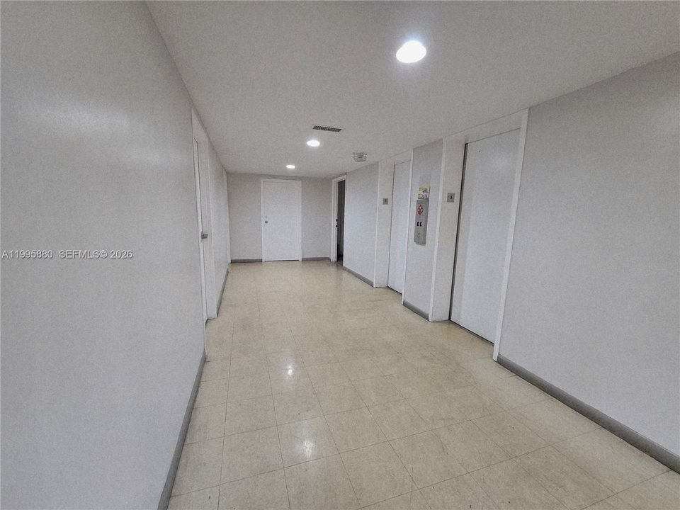Под контрактом: $169,900 (1 спален, 1 ванн, 900 Квадратных фут)