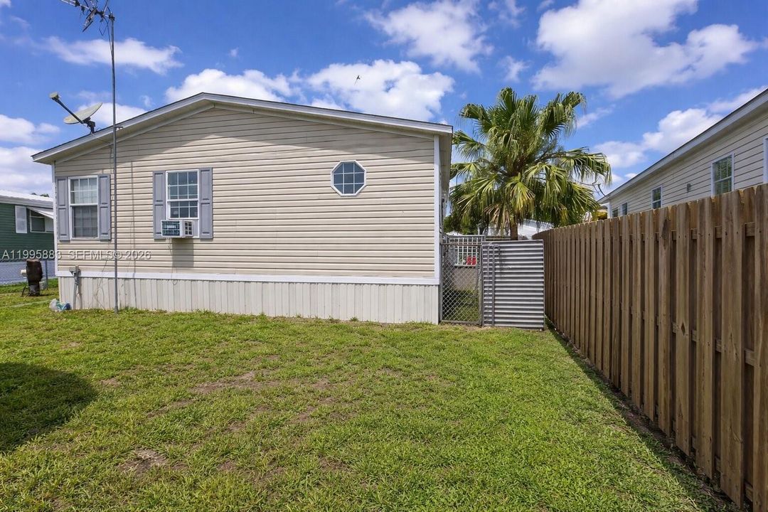 Activo con contrato: $325,000 (3 camas, 2 baños, 1560 Pies cuadrados)