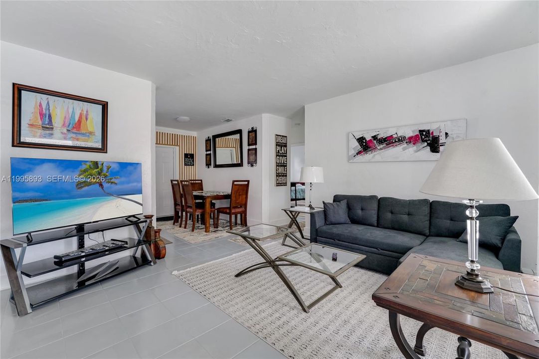 En Venta: $480,000 (3 camas, 2 baños, 1165 Pies cuadrados)
