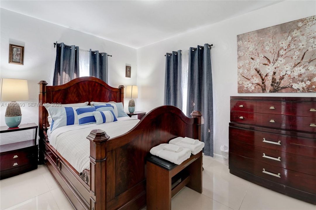 En Venta: $480,000 (3 camas, 2 baños, 1165 Pies cuadrados)
