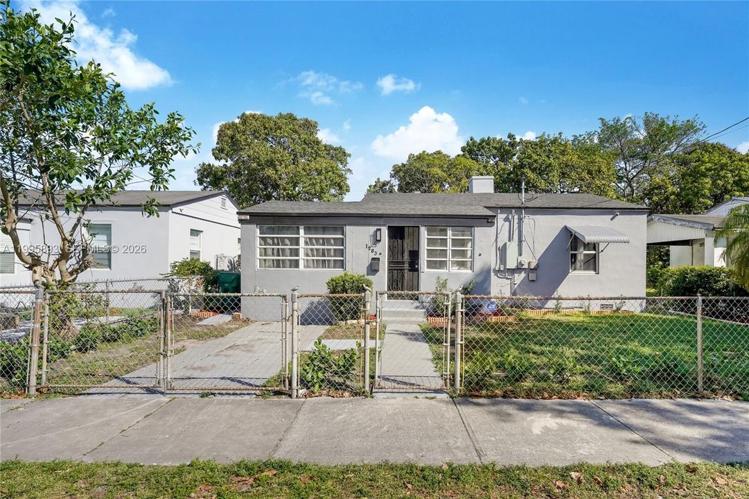 En Venta: $480,000 (3 camas, 2 baños, 1165 Pies cuadrados)