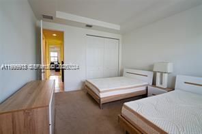 Activo con contrato: $5,750 (3 camas, 3 baños, 2438 Pies cuadrados)