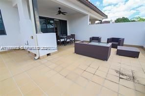 Activo con contrato: $5,750 (3 camas, 3 baños, 2438 Pies cuadrados)