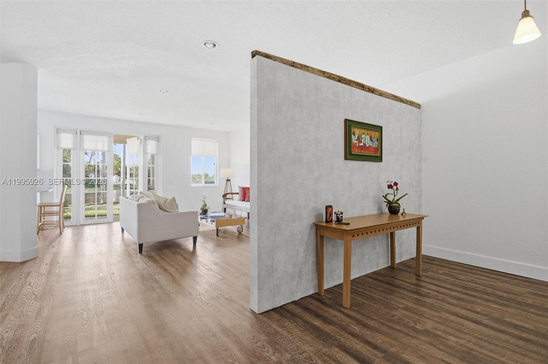 Недавно продано: $770,000 (3 спален, 2 ванн, 1815 Квадратных фут)
