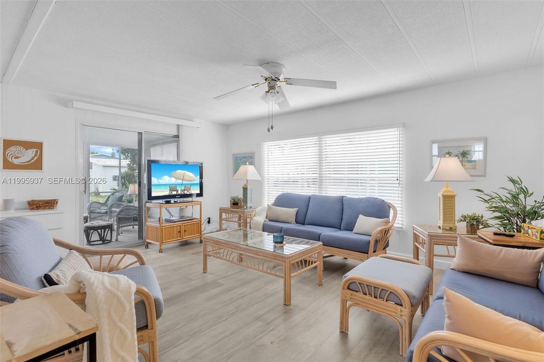 На продажу: $478,000 (3 спален, 2 ванн, 1392 Квадратных фут)