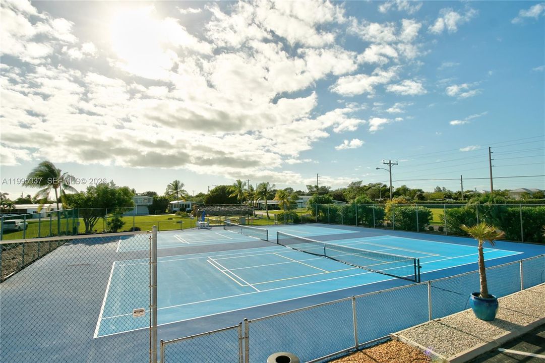 На продажу: $478,000 (3 спален, 2 ванн, 1392 Квадратных фут)