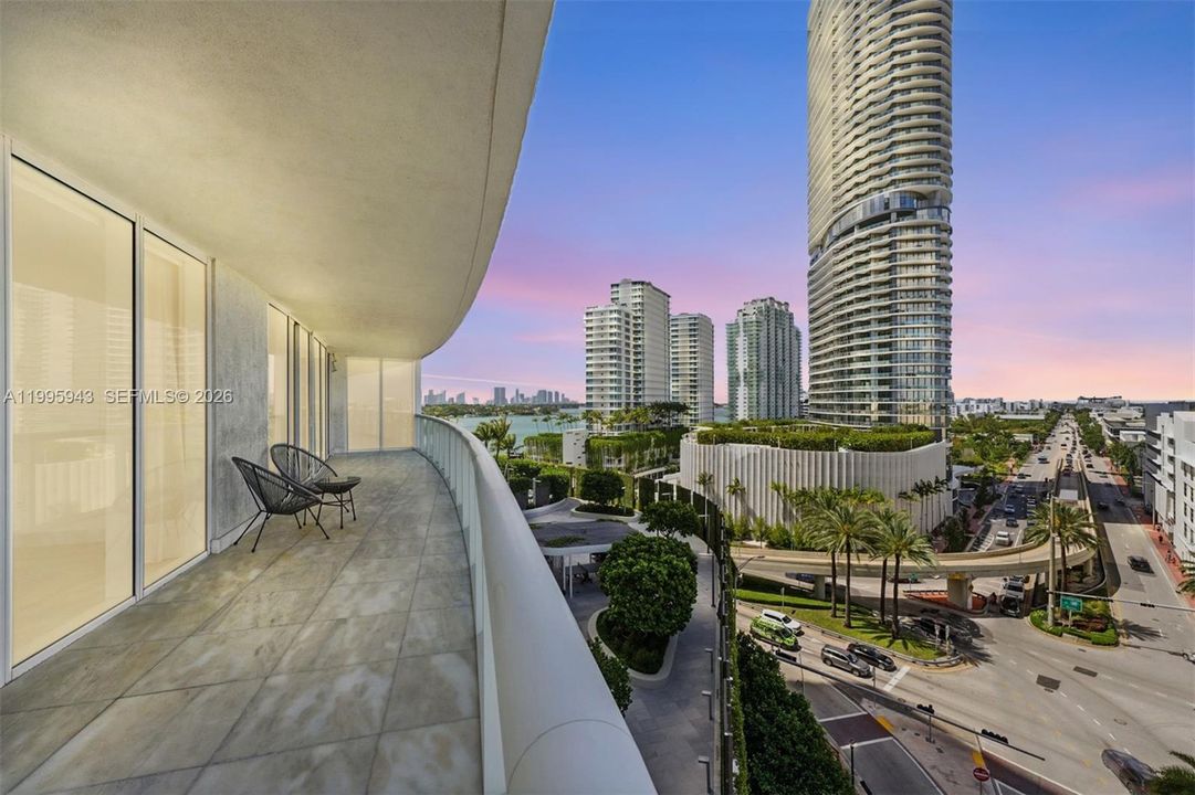 Wraparound corner balcony