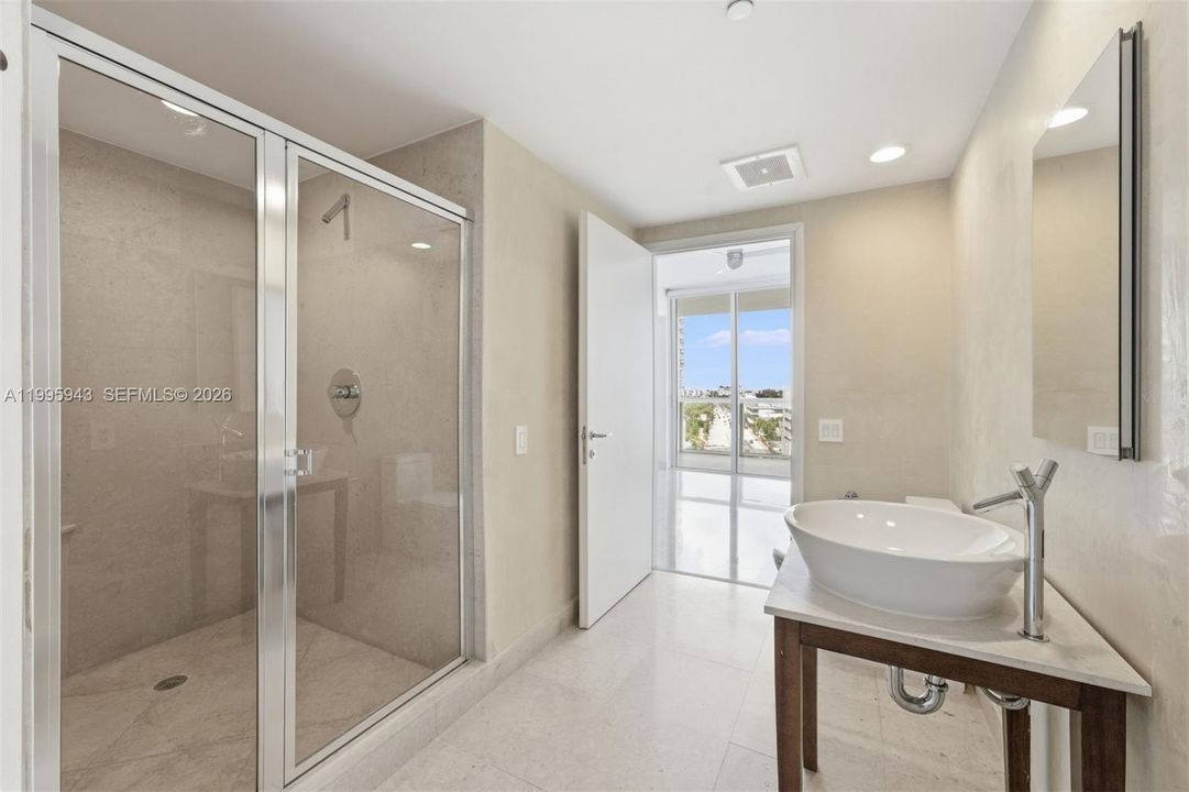 En Venta: $1,795,000 (2 camas, 2 baños, 1370 Pies cuadrados)