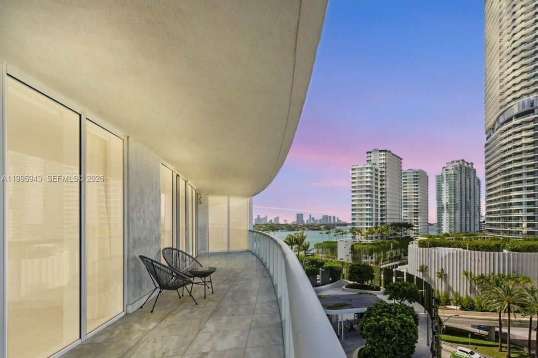 En Venta: $1,795,000 (2 camas, 2 baños, 1370 Pies cuadrados)