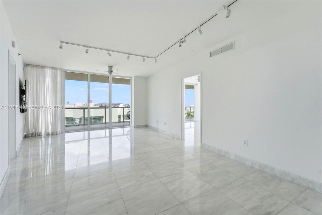 En Venta: $1,795,000 (2 camas, 2 baños, 1370 Pies cuadrados)
