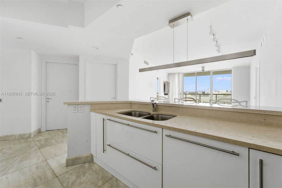 En Venta: $1,795,000 (2 camas, 2 baños, 1370 Pies cuadrados)