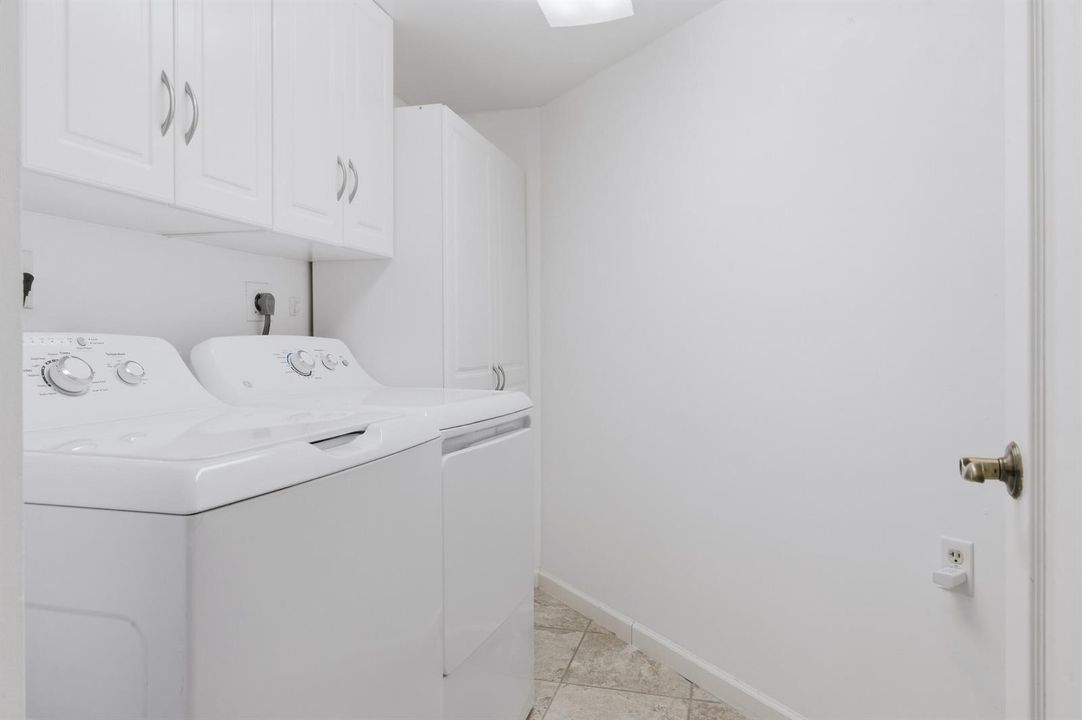 LAUNDRY IN UNIT