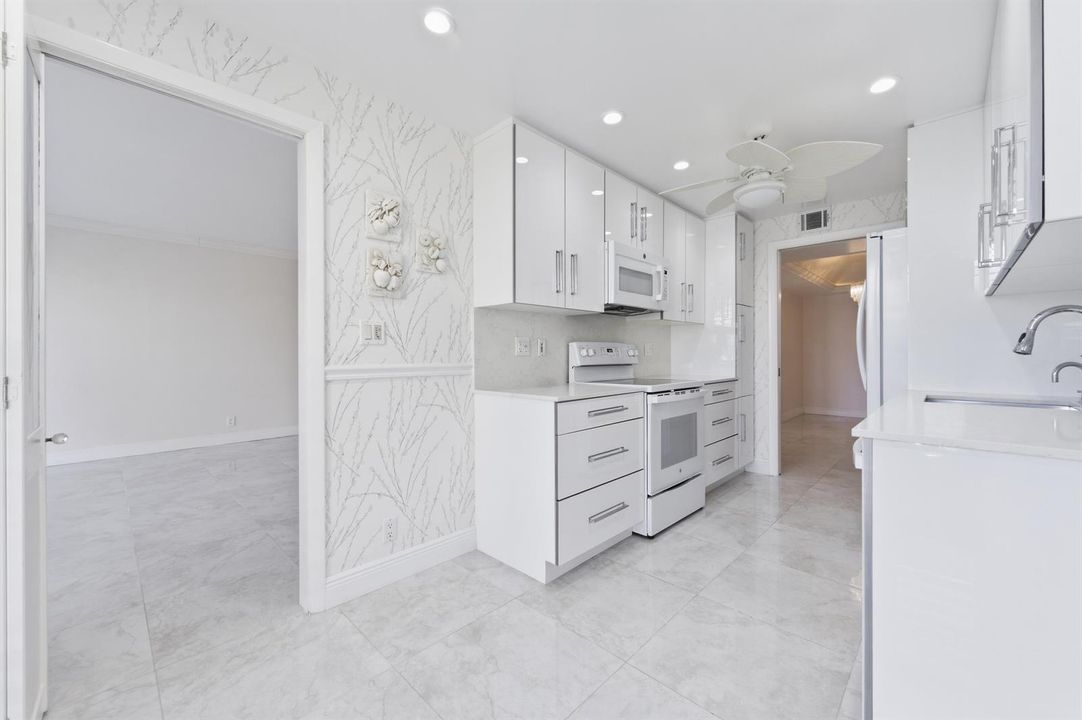 2778_S_Ocean_Blvd_206_PB_008