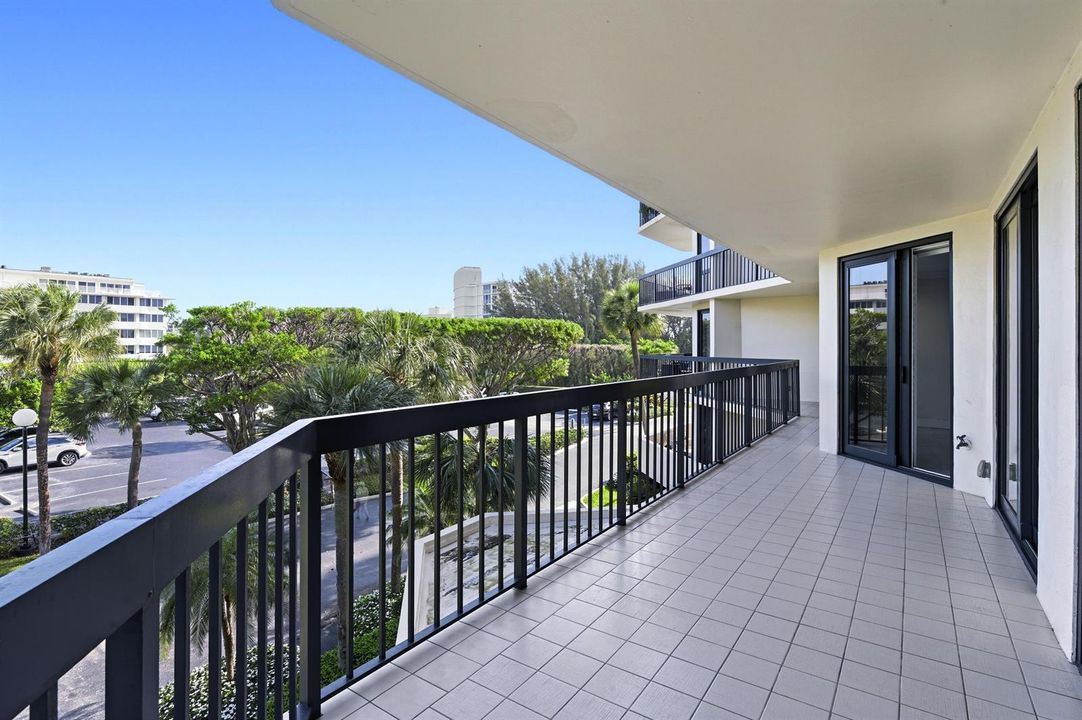 PRIVATE BALCONY