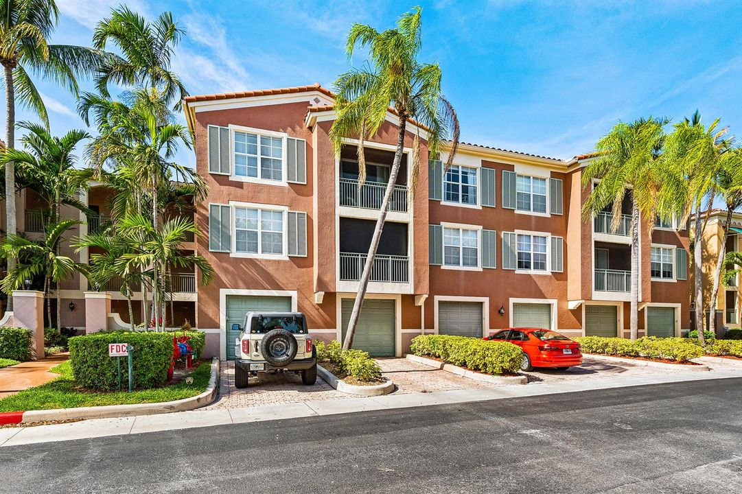 028-11770SaintAndrewsPlace-304-Wellingto