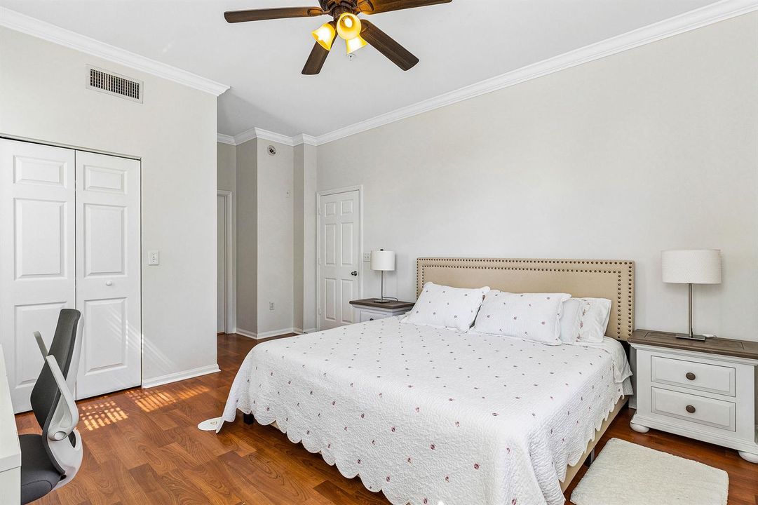 018-11770SaintAndrewsPlace-304-Wellingto